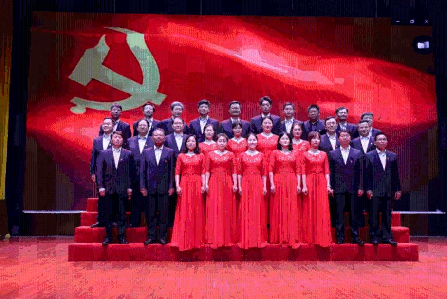 赵雷绝想不到，韩红会把《成都》唱的这么感人，连周深都被唱哭！
